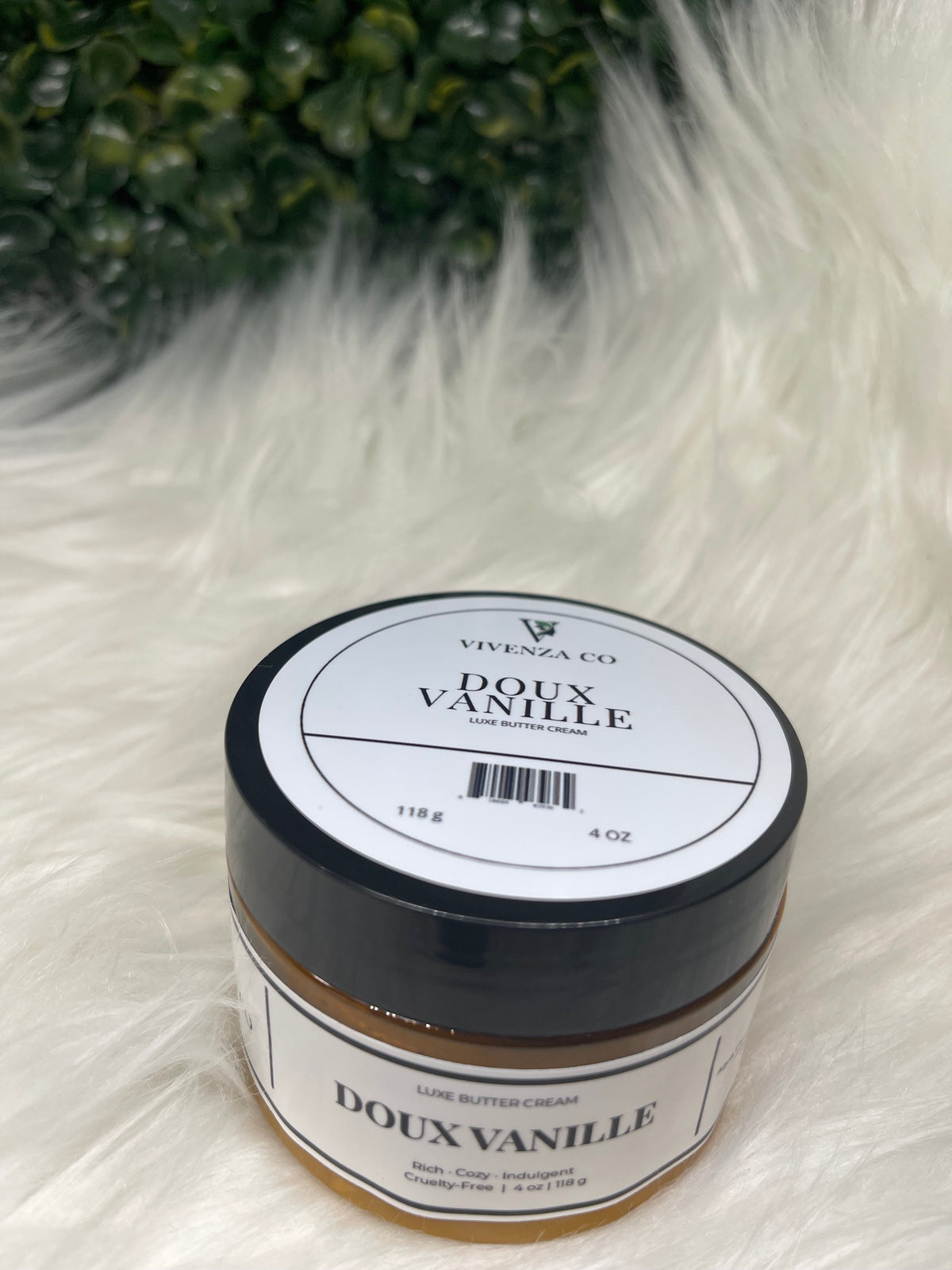 Jar of Doux Vanille cream on a fluffy white surface
